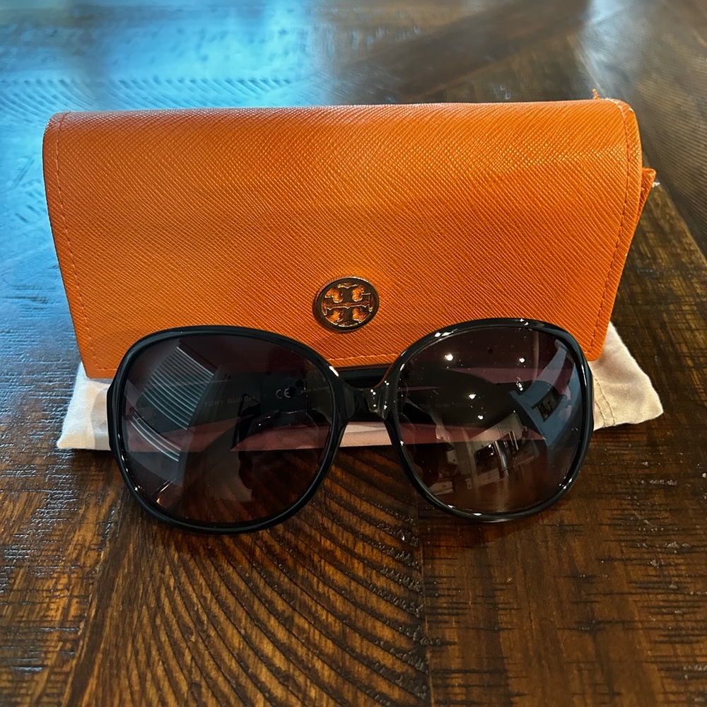 Authentic Tory Burch Oval Sunglasses